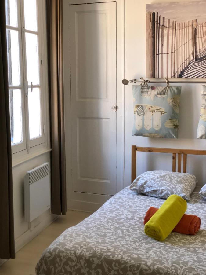 Les Demoiselles Hotell Honfleur Exteriör bild